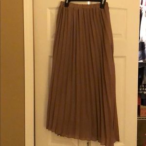 Pleated skirt